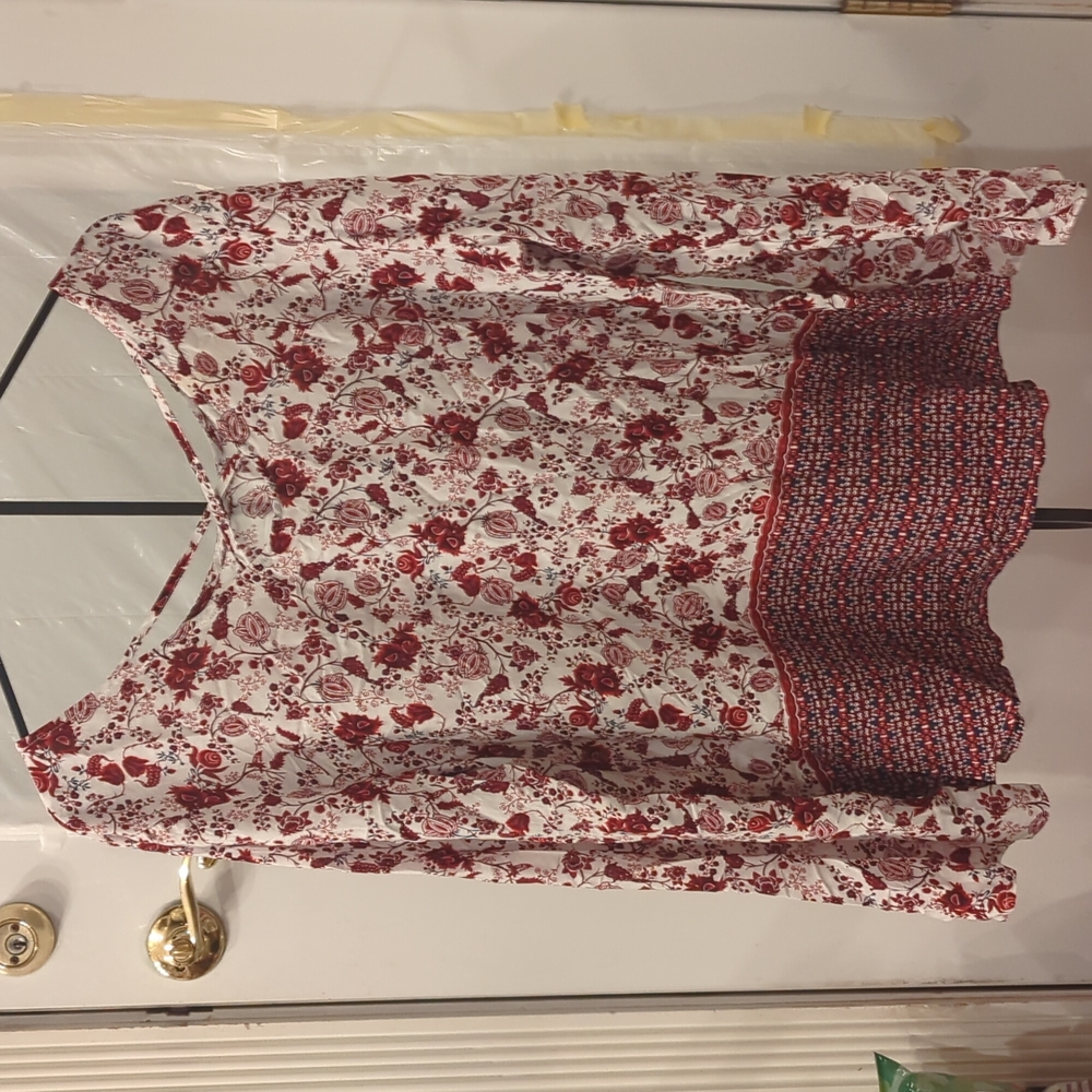 Floral print top.
